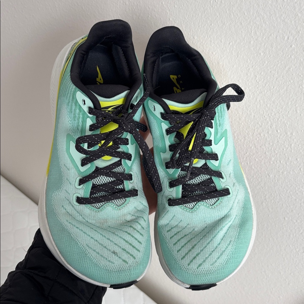 Altra Women's Experience Flow road-running shoes in a mint green color size 7.5 - Picture 6 of 11